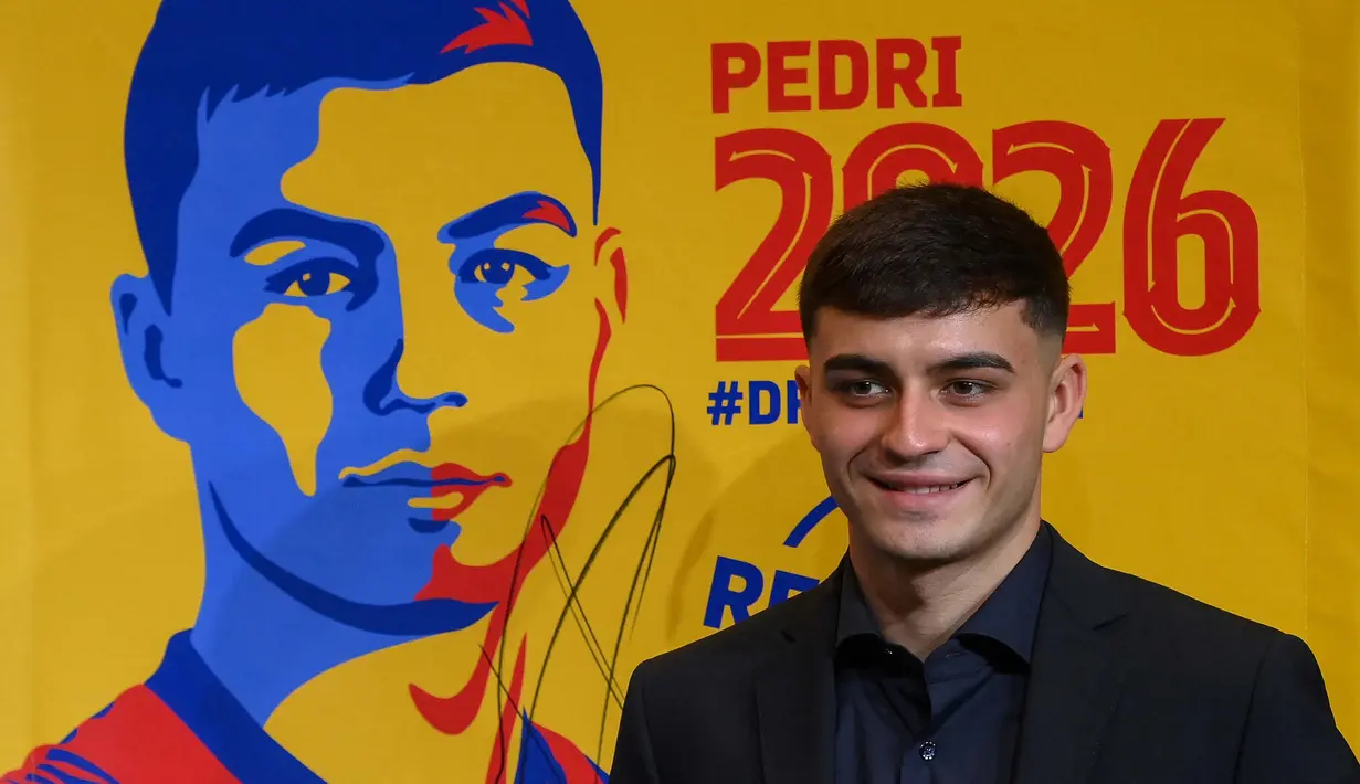 Pedri mengakui klausul rilis fantastis itu lebih mencuri perhatian. Namun, dia menegaskan bahwa kontrak itu adalah bukti komitmen dan kerja kerasnya untuk Barca. Dia fokus membantu klub kembali ke level top dan jadi juara. (AFP/Lluis Gene)