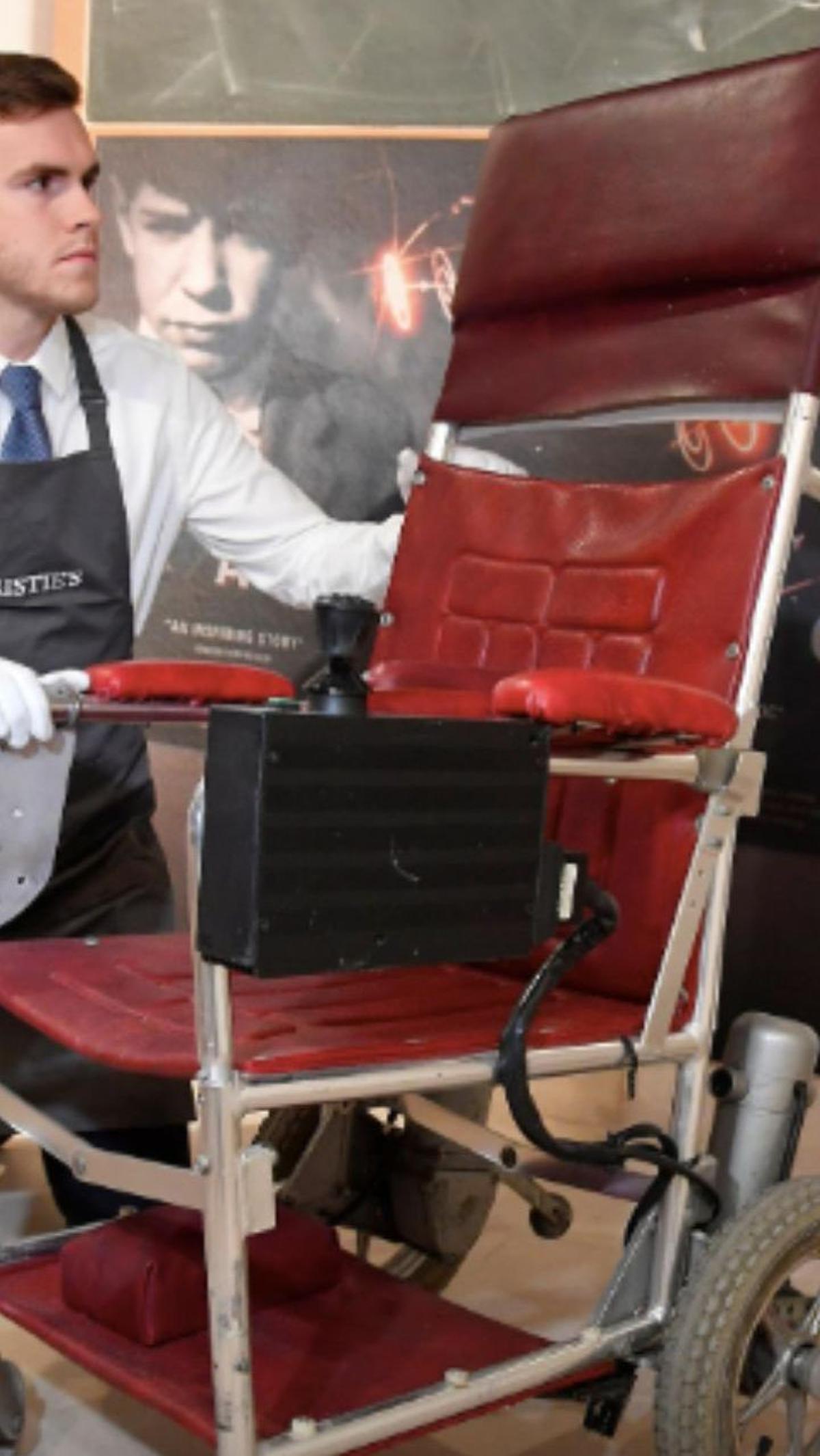 Kursi Roda Stephen Hawking