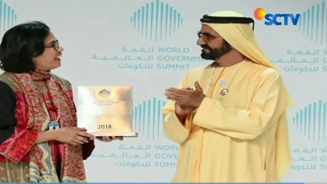 Penghargaan sebagai menteri terbaik diserahkan oleh pemimpin Dubai, Sheikh Mohammad Bin Rashid Al Maktoum.