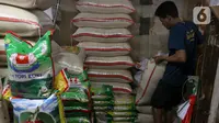 Rata-rata kenaikan harga beras di pasar Cibubur Jakarta sekitar Rp2.000,- per liternya. (Liputan6.com/Herman Zakharia)