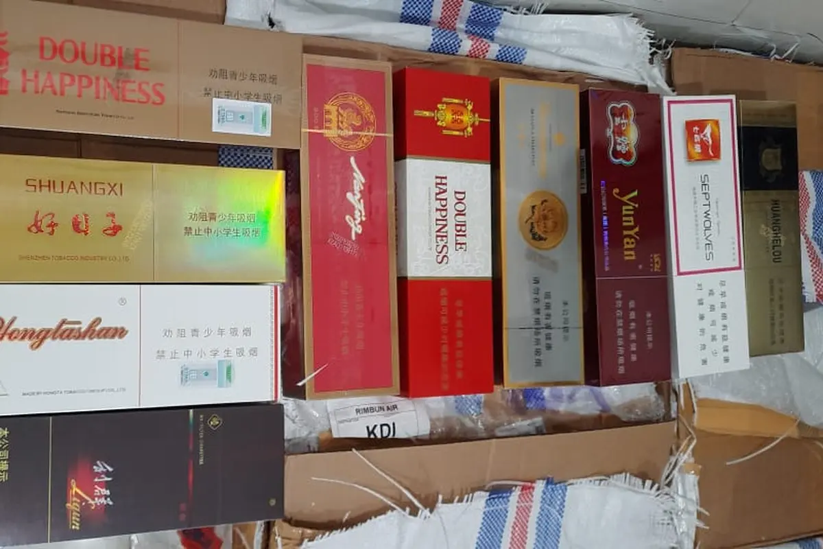 Usai penggerebekan bea cukai, ratusan ribu batang rokok ilegal asal Tiongkok gagal beredar di Sulawesi Tenggara.(Liputan6.com/dok.bea cukai Kendari)