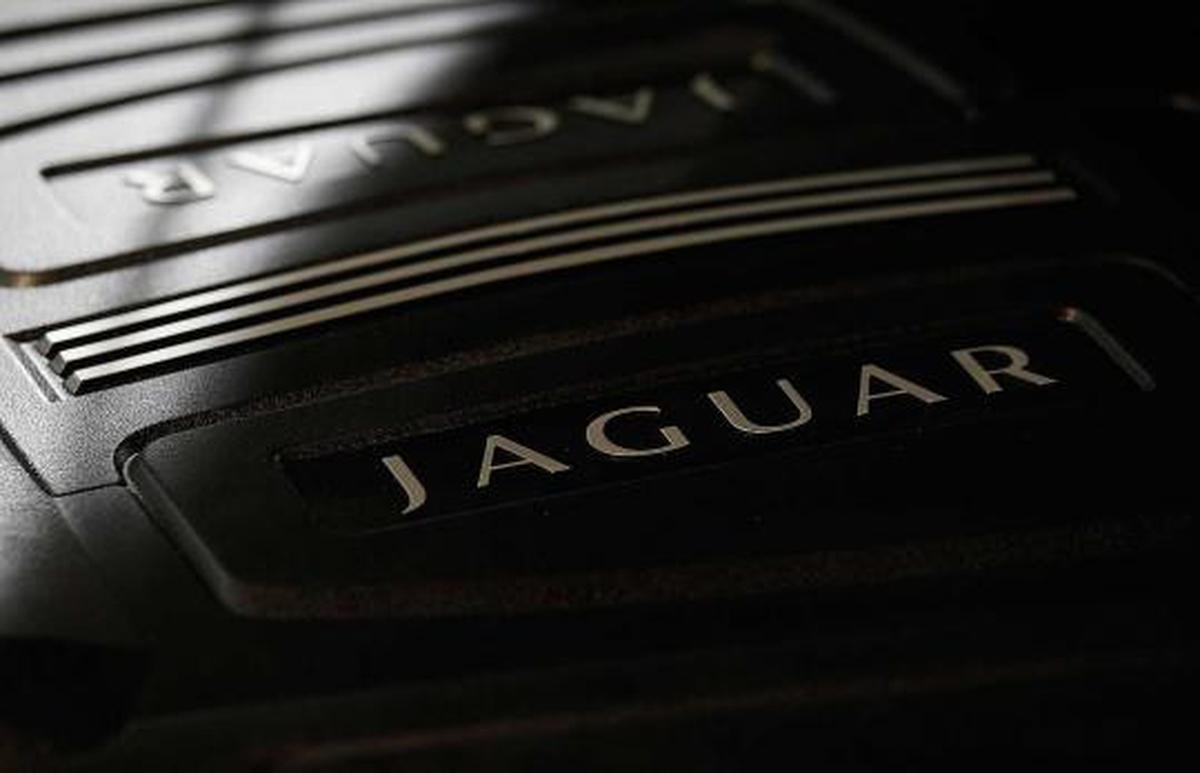 Mobil Jaguar XJ Ultimate dilengkapi iPad Apple