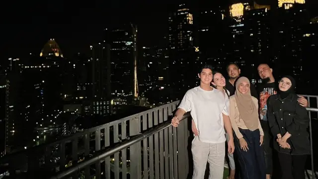 Potret Kedekatan Mulan Jameela dengan Putra Sambungnya