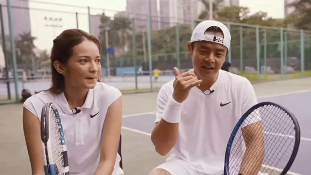 Siap Tanding, Ini 7 Potret Enzy Storia dan Dion Wiyoko Latian Tenis Bareng