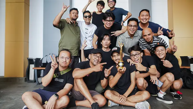 Juicy Luicy berhasil meraih Duo/Grup Pop Terbaik di AMI Awards 2023..