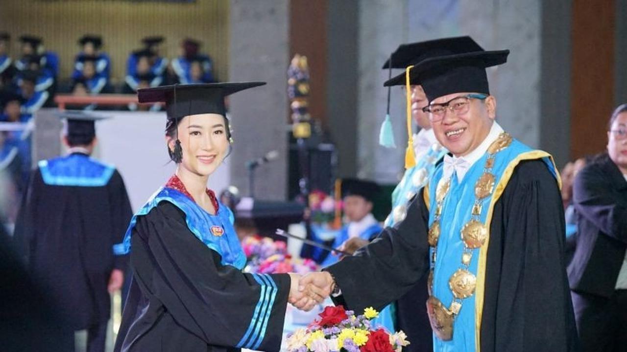 Undiksha Cetak Sejarah, Wisuda 24 Mahasiswa Asing Bergelar Master dan Doktor