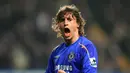 Alhasil ia dipinjamkan ke AC Milan dan Inter Milan rentan waktu 2004-2008. Bersama Chelsea, Crespo menjuarai Premier League 2005/06 dengan mencetak 20 gol sejak awal kedatangannya. (AFP/Patrick Hertzog)