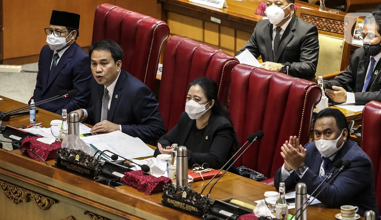 Pimpinan DPR Rapat Paripurna Penutupan Masa Sidang II yang digelar secara virtual maupun fisik di Gedung Nusantara II, Jakarta, Jumat (11/12/2020). Ketua DPR Puan Maharani mendorong anggota DPR sungguh-sungguh dan cermat membahas dan menetapkan Prolegnas Prioritas 2021. (Liputan6.com/Johan Tallo)