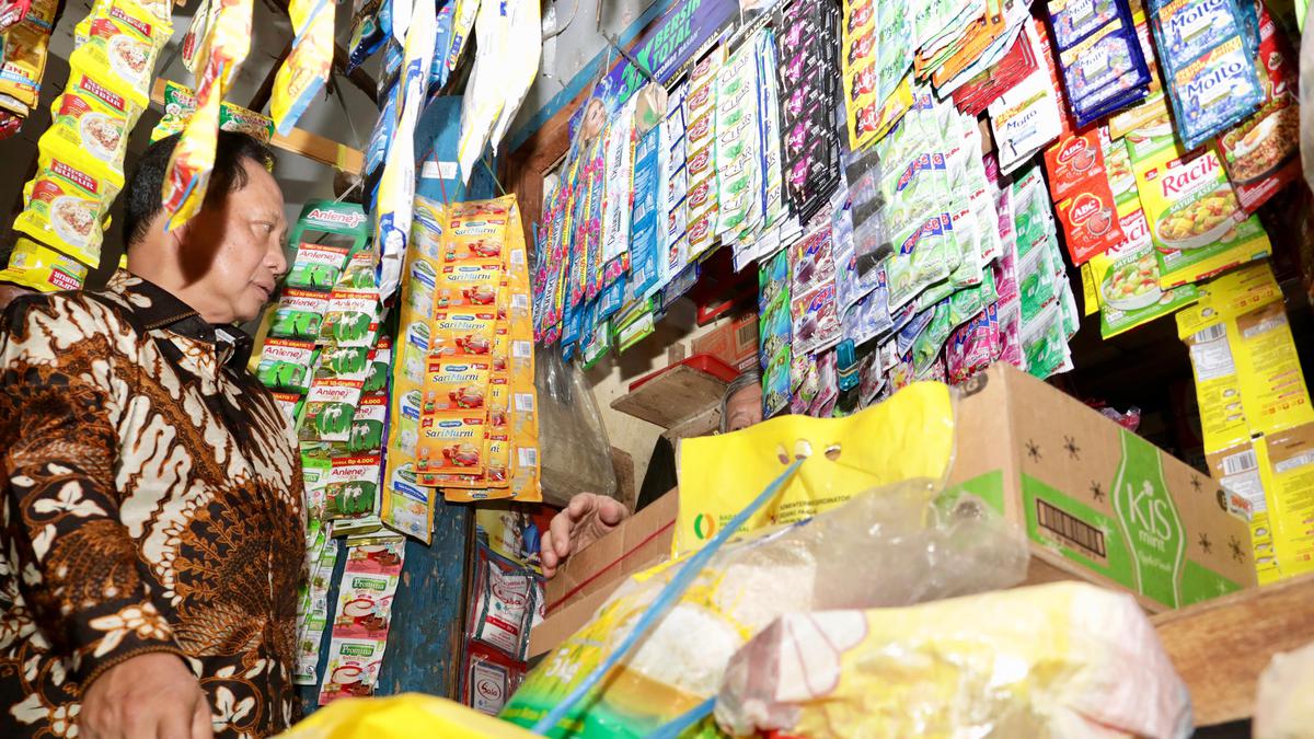 Mendagri dan Mentan Tinjau Pasar Palimo Palembang, Pastikan Distribusi Beras SPHP Lancar dan Terjangkau