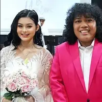 Melalui akun instagramnya, Marshel Widianto membagikan kabar bahagia. Komika dan pemeran itu mengaku baru saja dikaruniai anak laki-laki  pernikahannya dengan Cesen eks JKT 48. Berikut beberapa potret menggemaskan anak Marshel dan ucapan terima kasih Cesen kepada Celine Evangelista. [Instagram/ceseniy/marshel_widianto]