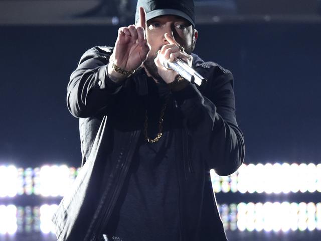 Lirik Lagu Love The Way You Lie Eminem Ragam Bola Com Untuk kamu yang belum tahu, lagu itu diciptakan oleh sindikat 31. lirik lagu love the way you lie