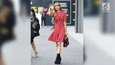 Lisa BLACKPINK menghadiri acara yang digelar Michael Kors untuk New York Fashion Week baru-baru ini. Penampilannya pun begitu memukau.