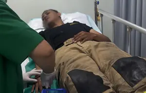 Aksi Heroik Petugas Selamatkan Lima Orang Terjebak Kebakaran