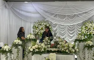 Marsha Aruan Menangis di Depan Jenazah Sang Ibu
