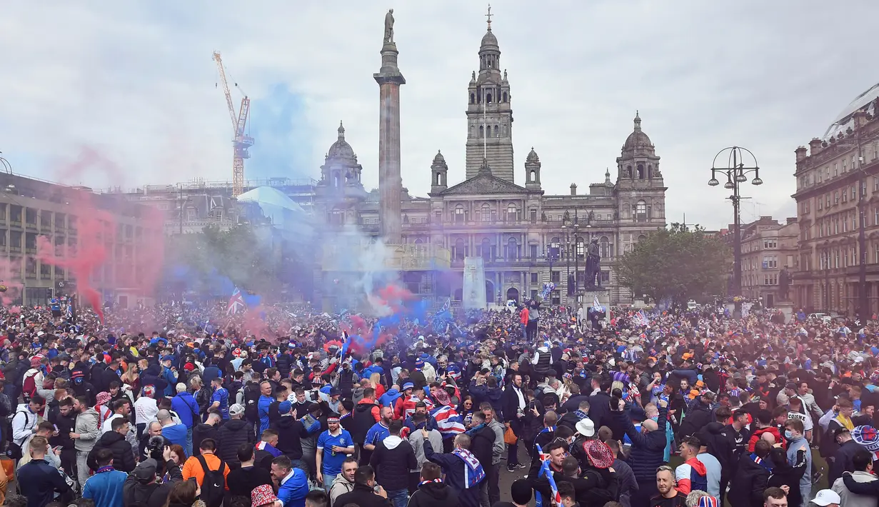 Rangers menutup musim dengan rekor 102 poin, dengan torehan 92 gol dan cuma kebobolan 13 kali. (Photo by ANDY BUCHANAN / AFP)