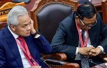 FOTO: Gerak-Gerik Ganjar Pranowo Saat Mendengar Sidang Putusan MK, Mulai dari Tersenyum sampai Lesu