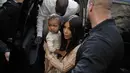 Kim Kardashian selalu memamerkan kedekatan dan keharmonisan kelaurganya lewat akun Instagram. Namun, benarkah mereka juga dekat di dunia nyata? (AHMAD GHARABLI / AFP)