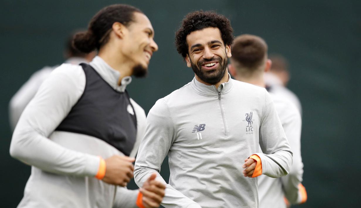Striker Liverpool, Mohamed Salah, saat latihan jelang laga Liga Champions di Melwood, Liverpool, Senin (23/4/2018). Liverpool akan berhadapan dengan AS Roma. (AP/Martin Rickett)