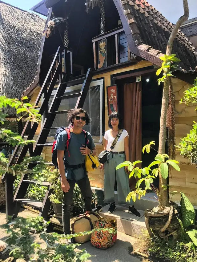 Enam Tahun Menikah, Ini 6 Potret Harmonis Revaldo dan Istri yang Jarang Tersorot