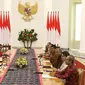 Suasana pertemuan Presiden Joko Widodo dan pimpinan KPK di Istana Bogor, Jawa Barat, Rabu (4/7). Pertemuan tersebut untuk membahas Rancangan Kitab Undang-undang Hukum Pidana (RKUHP). (Liputan6.com/Angga Yuniar)