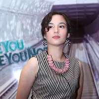 Chelsea Islan berperan sebagai guru bahasa Inggris bernama Amira di film 'Love You Love You Not'. (Galih W. Satria/Bintang.com)