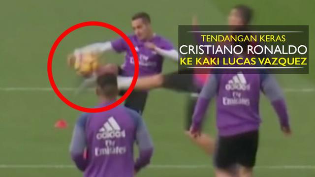 Video tendangan keras Cristiano Ronaldo ke kaki Lucas Vazquez hingga terjatuh saat latihan Real Madrid.