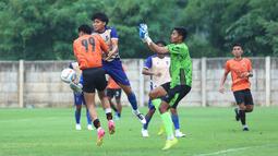 Laga uji coba ini merupakan bagian dari persiapan jelang laga menghadapi Madura United di pekan ke-25 Liga 1 2023-2024 pada Kamis 22 Februari 2024 mendatang. (Bola.com/M Iqbal Ichsan)