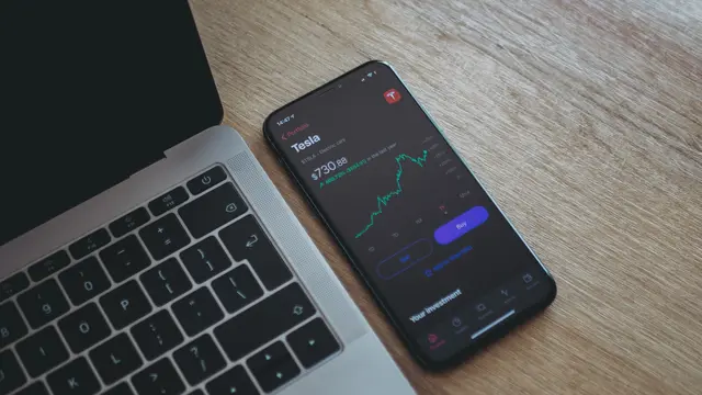 Saham Tesla merosot pada Kamis, 20 April 2023 waktu setempat usai rilis laporan keuangan. Kuartal I 2023. (Foto: Aidan Hancock/Unsplash)