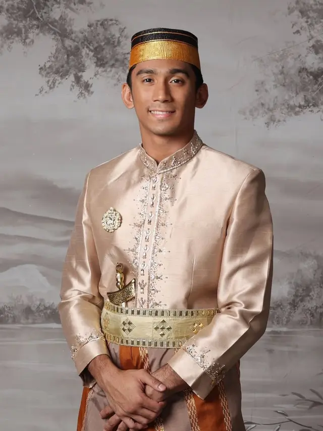 Daffa wardhana kenakan pakaian adat Minang dan Bugis. (credit:instagram.com/marinizumarnisreal/aldiphotoofficial/redberrywedding)