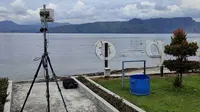 Telkomsel, Ericsson dan Qualcomm melakukan uji coba layanan  Fixed Wireless Access menggunakan teknologi Extended-Range 5G dengan bandwidth 800 MHz pada frekuensi mmWave 26 GHz di Kawasan Danau Toba, Sumatera Utara (Dok. Telkomsel)