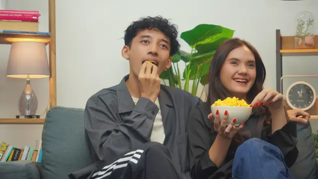 couple februari tanda pasangan mencintaimu