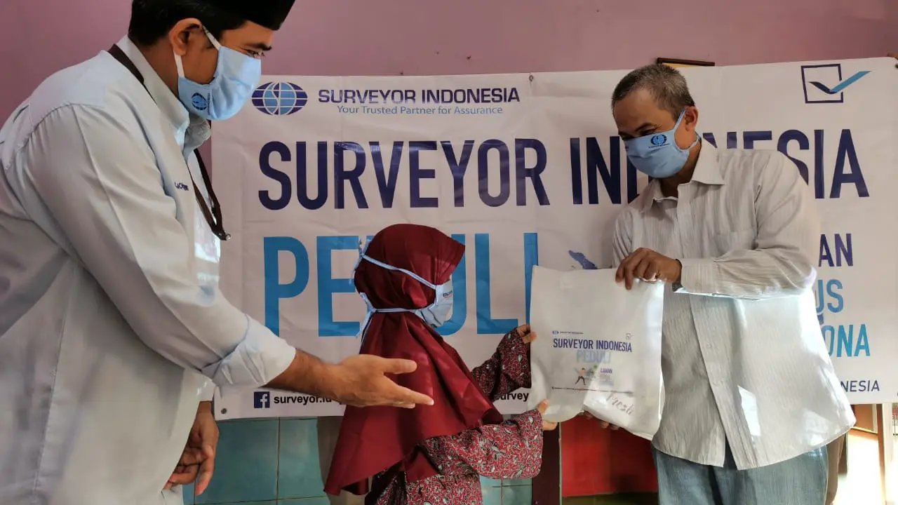 Surveyor Indonesia serahkan bantuan bagi masyarakat terdampak Covid-19