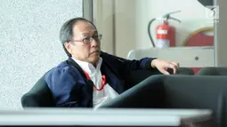 Pengusaha, Made Oka Masagung menanti waktu pemeriksaan di Gedung KPK, Jakarta, Kamis (9/11). Made Oka Masagung diperiksa sebagai saksi kasus dugaan korupsi e-KTP. (Liputan6.com/Helmi Fithriansyah)
