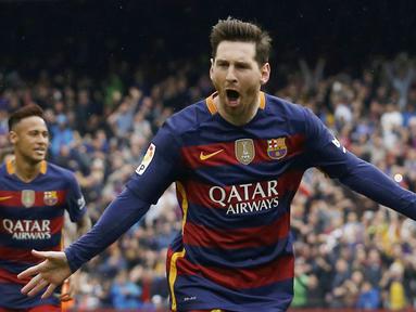 Bintang Barcelona, Lionel Messi mencetak satu gol saat timnya melumat Espanyol 5-0 pada lanjutan La Liga Spanyol pekan ke-37 di Stadion Camp Nou, (8/5/2016). (REUTERS/Albert Gea)