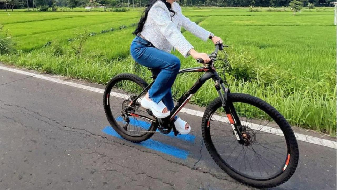 Potret Kris Dayanti Gowes di Plataran Heritage Borobudur, Pamer Look Simpel Tapi Elegan