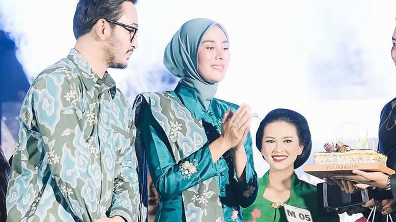 Potret Syahnaz Sadiqah Pakai Kebaya Kerah Shanghai dan Batik Megamendung, Serasi dengan Jeje Govinda