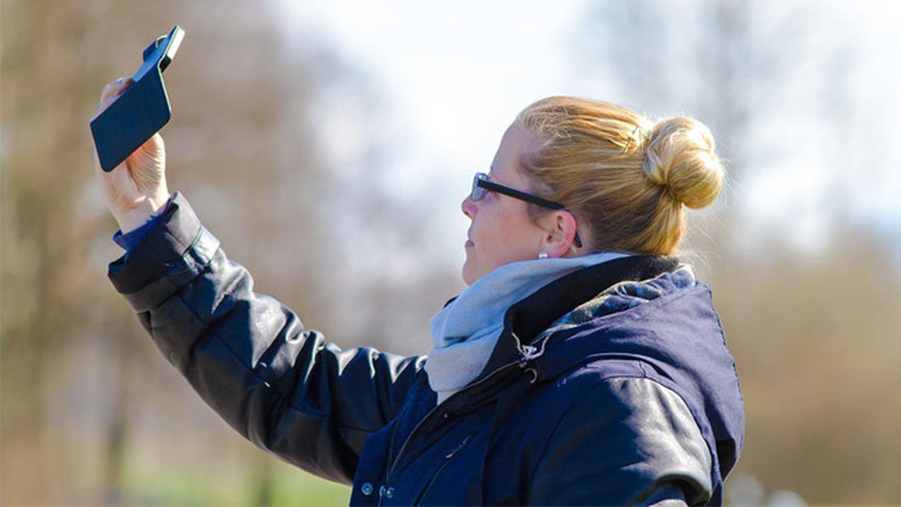 Jangan Angkat Smartphone Saat Mencari Sinyal, Ini Alasannya