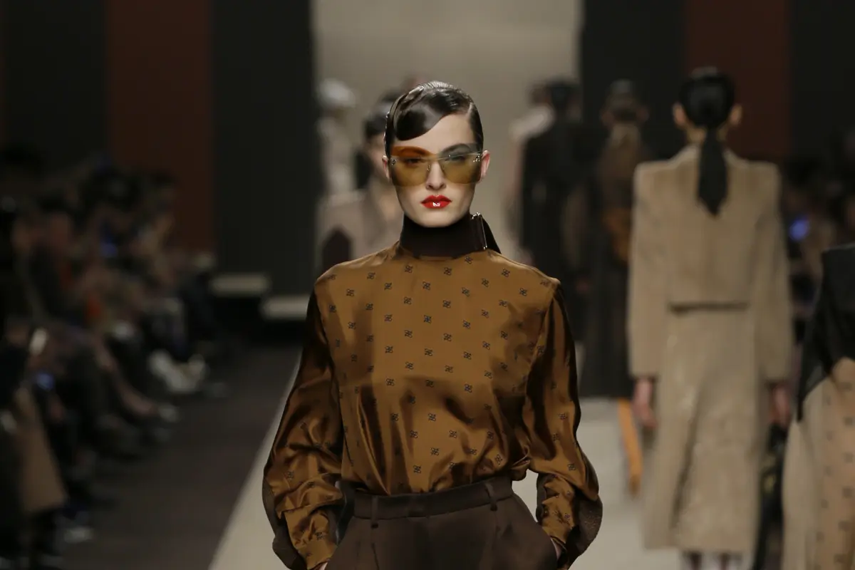 Baju rancangan terakhir Karl Lagerfeld untuk Fendi di Milan Fashion Week 2019