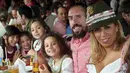 Franck Ribery dan keluarganya menghadiri keseruan Oktoberfest, Jerman, Minggu (5/10/2014) (AFP PHOTO/ALEXANDRA BEIER)