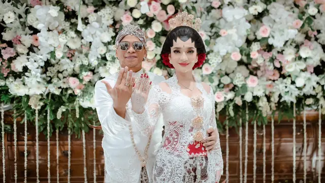 Paranormal Wirang Birawa menggelar pernikahan dengan selebgram Umi Kalsum