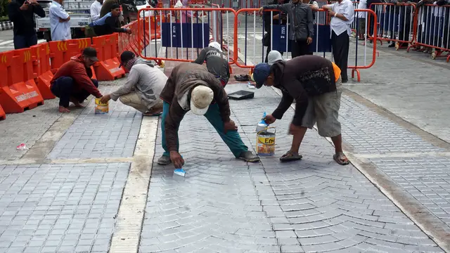 Demo Mosaik Mirip Salib di Balai Kota Solo