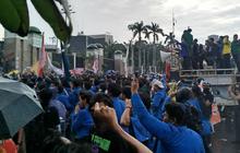 Demo Hari Ini di Depan DPR Ricuh, Polisi Imbau Massa Tidak semakin Beringas