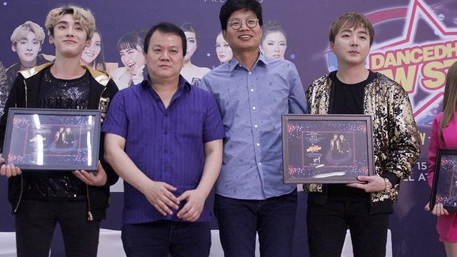 CEO Nagaswara saat memperkenalkan bintang dangdut terbaru (Liputan6.com/ Hernowo Anggie)