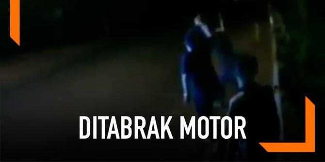 VIDEO: Menonton Terlalu Dekat, Penonton Ditabrak Motor Balap