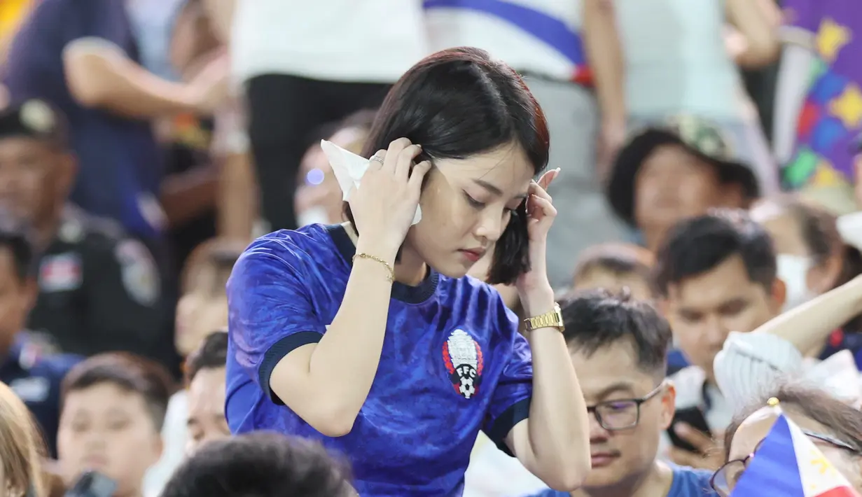 Pada laga tersebut tuan rumah hanya mampu bermain imbang 1-1 kontra Filipina. (Bola.com/Abdul Aziz)