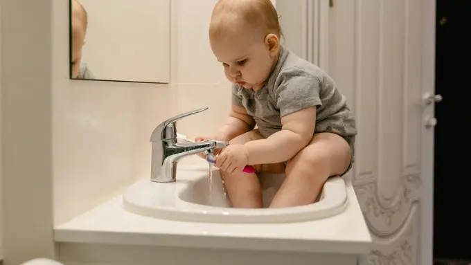 Perlu Orang Tua Ketahui Penyebab Anak Terlalu Sering Buang Air Kecil