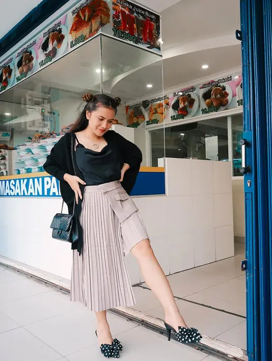 Tidak seperti kebanyakan perempuan lainnya, Marsha Aruan pun tidak khawatir tentang berat badannya lantaran mengkonsumsi es krim dalam kurun waktu yang terbilang sering.  (Instagram/aruanmarsha)
