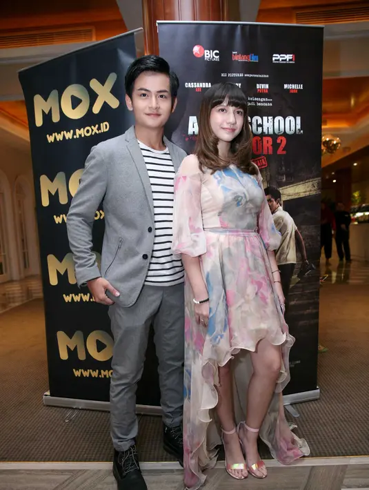 "Seru asyik-asyik aja. Apalagi pacar kan. Dan ini bukan karena syuting sama pacar tapi banyak temen yang kenal. Jadi nyaman-nyaman aja syuting film horror,” sambung Cassandra Lee. (Nurwahyunan/Bintang.com)