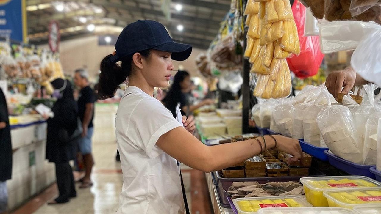 Bagikan Foto Ketika Belanja di Pasar