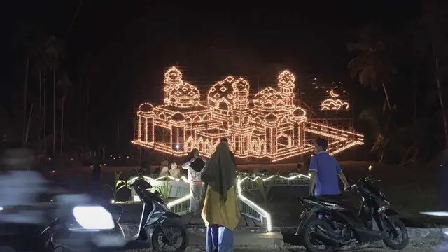 6 Potret Unik Tradisi Lampu Colok Penanda Ramadhan Segera Berakhir, Menakjubkan